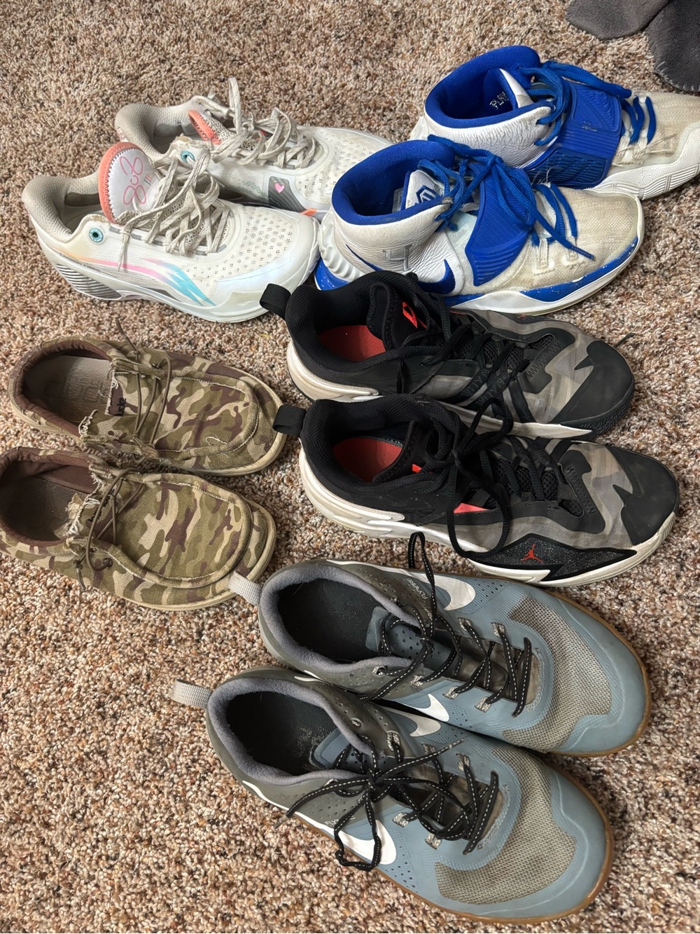 Assorted kids shoes!